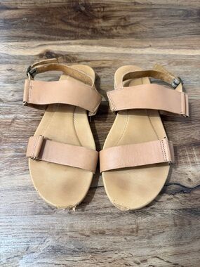 Teva Beige Leather Double-Strap Sandals size 7.5